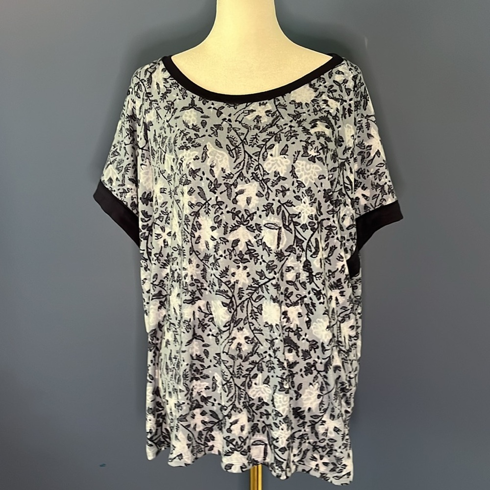 Lucky Brand XXL, navy, white, baby blue floral, sweater-like feel tee shirt